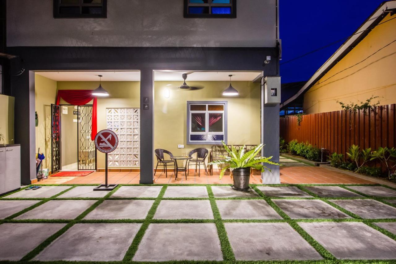 Explore 5Br Gardenhouse Retreats Butterworth Exterior photo