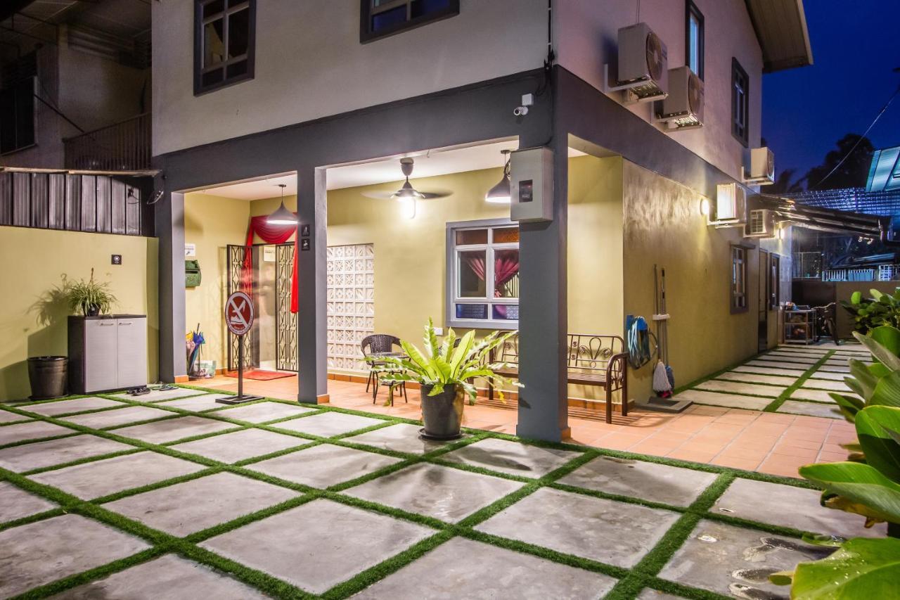 Explore 5Br Gardenhouse Retreats Butterworth Exterior photo